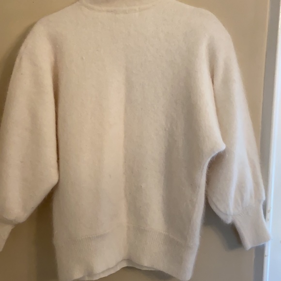 Beautiful 90s Romantic Sweater with ribbon floral appliqué and pearl buttons. - Picture 7 of 7